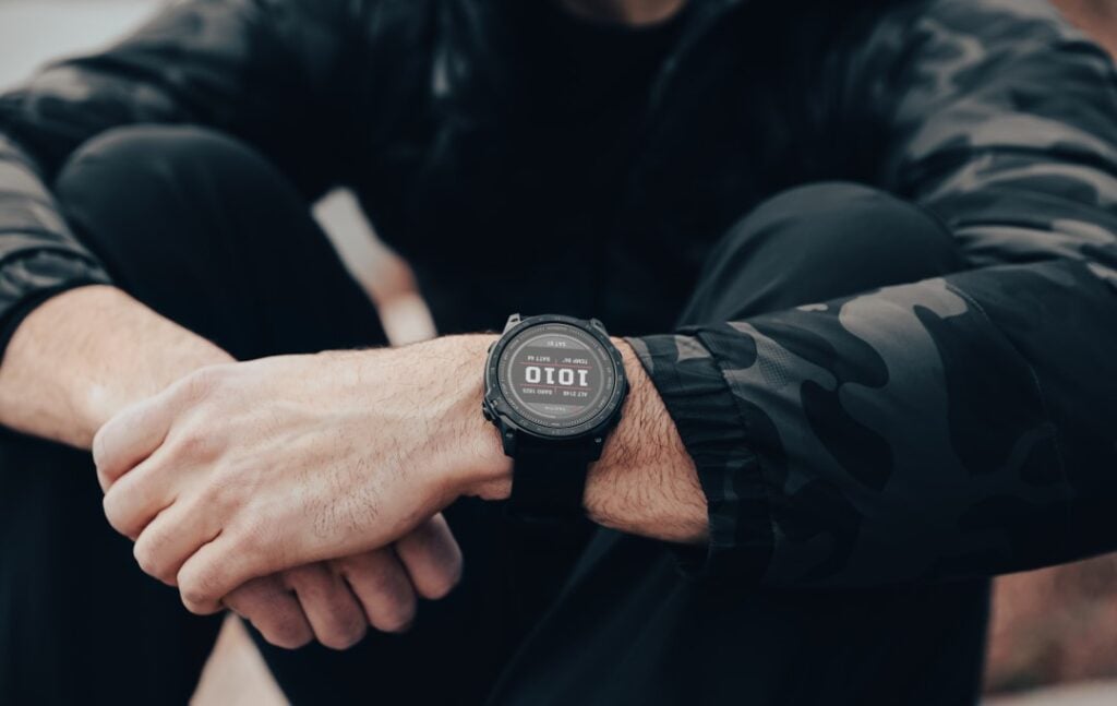 Garmin tactix 7戶外運動智慧手錶高精準的GPS衛星定位,自動切換省電模式擁有超高續航力