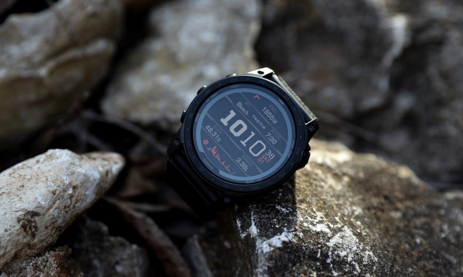 Garmin tactix 7戶外運動智慧手錶高精準的GPS衛星定位,自動切換省電煤是擁有超高續航力